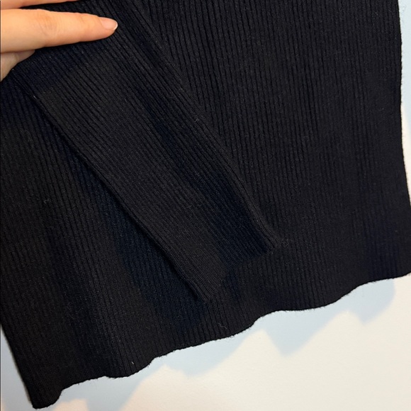 100% Wool Black Ribbed Mockneck Knit Top - Picture 3 of 3